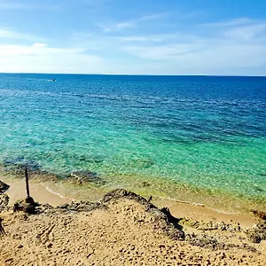 https://evelins-on-the-beach.hotelsmontegobay.org